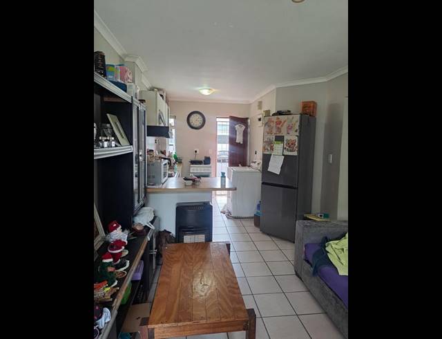 2 BEDROOM APARTMENT FOR SALE IN UITZICHT